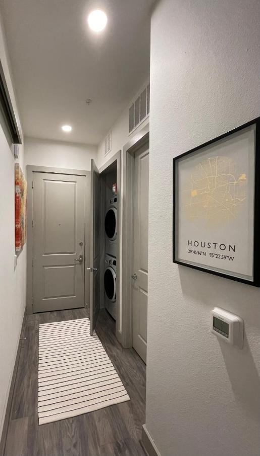 Luxurious Unit In Downtown Houston With Poolside View Exterior photo