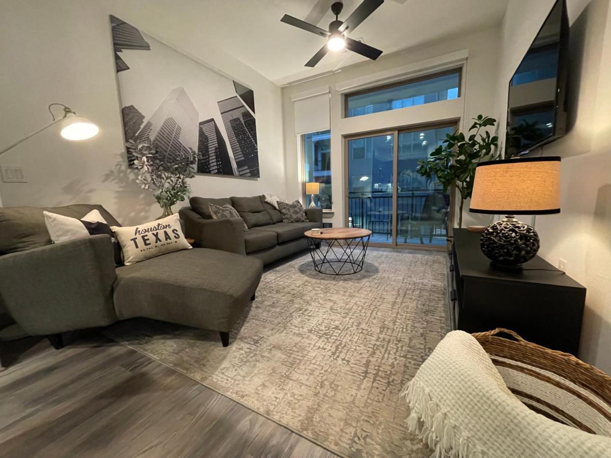 Luxurious Unit In Downtown Houston With Poolside View Exterior photo